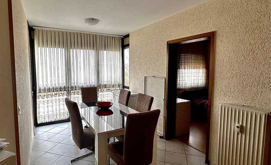 ** Gepflegte 3 Zimmer-Wohnung mit Balkon und Tiefgaragenstellplatz in zentraler Lage **