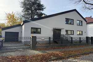 Bezugsfreies Einfamilienhaus mit Einliegerwohnung - ideal für Mehrgenerationenwohnen – Die vollständige Adresse der Immobilie erhältst du vom Anbieter., 12307 Lichtenrade, Berlin – Vorschaubild 1