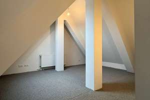 Großzügige, bezugsfreie 3-Zimmer-Maisonette-Dachgeschosswohnung mit Flair im charmanten Altbau! – Kurfürstenstraße 55, 12105 Mariendorf, Berlin – Vorschaubild 13