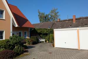 Ihr neues Zuhause, top gepflegte DHH mit Garten, Natur-Teich, Garagen und Stellplatz – Die vollständige Adresse der Immobilie erhältst du vom Anbieter., 4668 Grimma – Vorschaubild 2