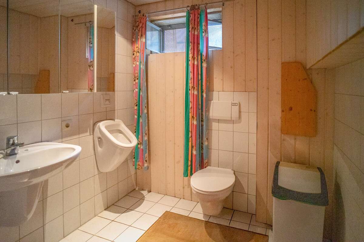 Immobilie in Stutensee - Großzügiges Einfamilienhaus mit Einliegerwohnung, Gewölbekeller und idyllischem Garten – Viel Platz  - Bild 5