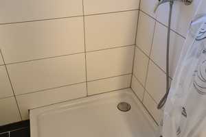 Teilmöbilierte, gepflegte 1,5-Zimmer-Dachgeschosswohnung mit EBK in Junkersdorf, Köln – Marsdorferstr 31, 50858 Köln – Vorschaubild 7