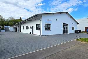 Exklusives und energieeffizientes Einfamilienhaus mit Swimmingpool und Kfz-Lackierfachbetrieb – Die vollständige Adresse der Immobilie erhältst du vom Anbieter., 72810 Gomaringen – Vorschaubild 2