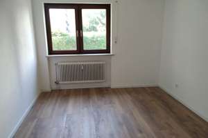 Helle 2-Zi-Wohnung (58 qm) in Moosach im Hochparterre mit direktem Zugang in den Gemeinschaftsgarten – Bingener Straße 00, 80993 Alt-Moosach, München – Vorschaubild 9
