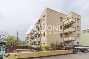 Kernsanierte Dachgeschosswohnung mit Südostbalkon, Aufzug und Stellplatz in Untertürkheim
