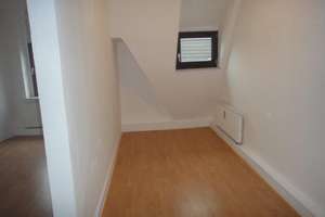 Charmante, gemütliche 2,5-Zimmer-Altbau-DG-Wohnung in Rheinnähe für junge Leute – Kanzlerstraße 29, 47119 Laar, Duisburg – Vorschaubild 8