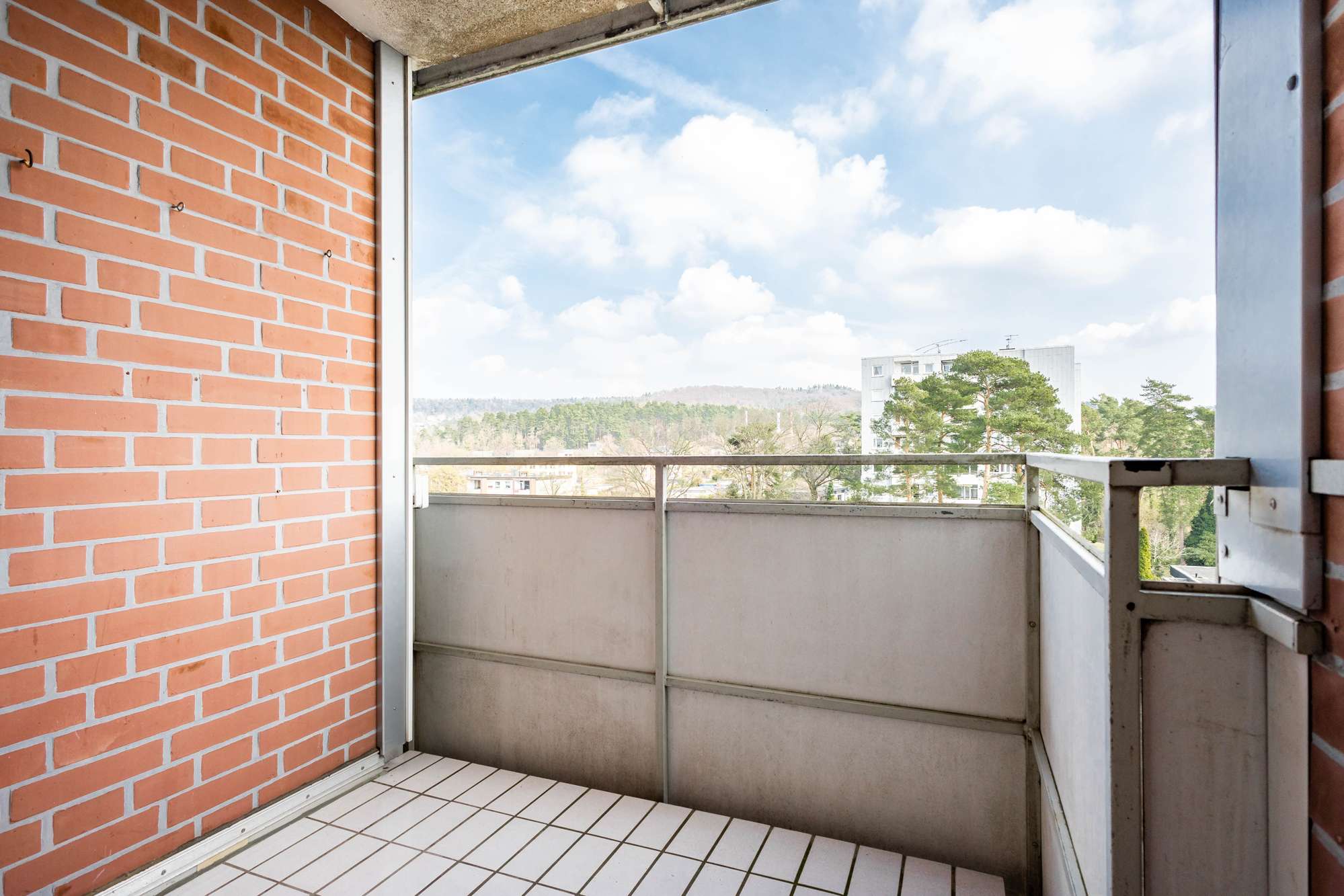 KEINE KÄUFERPROVISION Renovierungsbedürftige ETW mit Balkon in gepflegtem MFH in Oerlinghausen Süd, Lippe Kreis – Bild 3