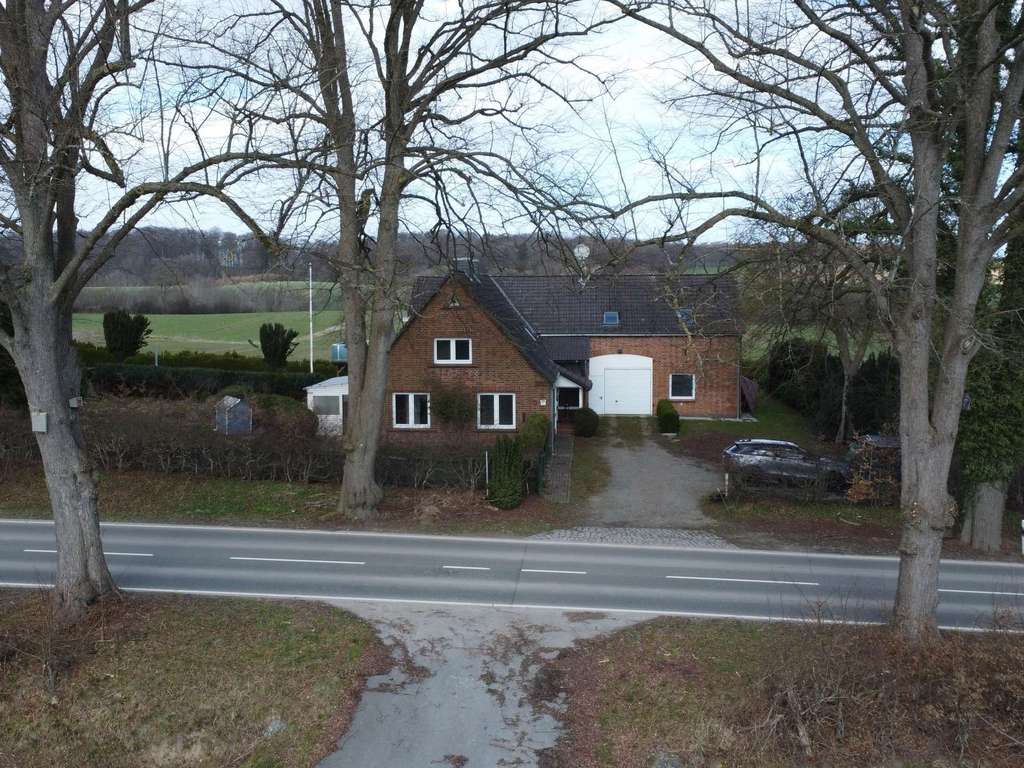 Immobilie in Schönwalde am Bungsberg - Mehrfamilienhaus mit drei mietfreien Wohneinheiten und großem Grundstück in Schönwalde zur Verfügung - Bild 1