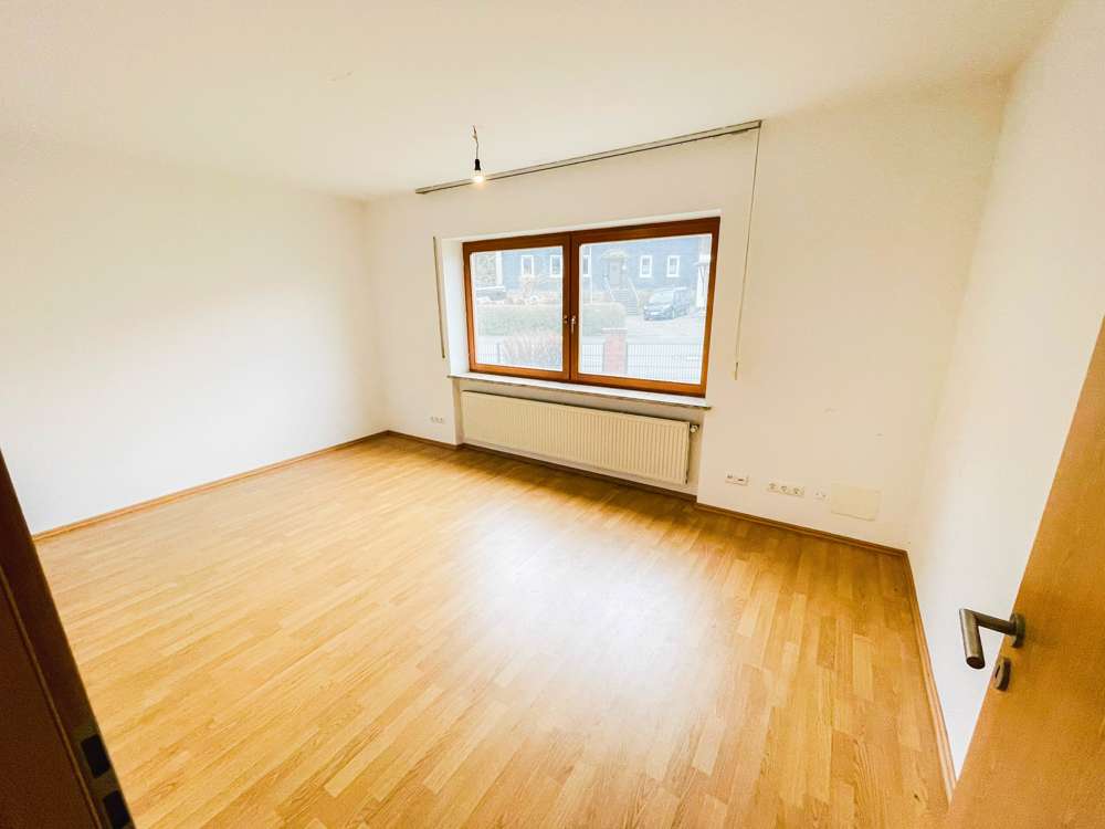 Immobilie in Rödental - Gepflegtes Zweifamilienhaus in Rödental zu verkaufen! - Bild 3