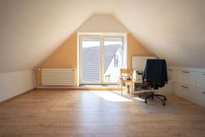 + Moderne und helle Doppelhaushälfte mit innovativer Technik in Straubing + – Die vollständige Adresse der Immobilie erhältst du vom Anbieter., 94315 Hornstorf, Straubing – Vorschaubild 19