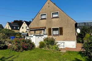 Gemütliches Siedlungshaus für die kleine Familie in perfekter Umgebung – Die vollständige Adresse der Immobilie erhältst du vom Anbieter., 9212 Limbach-Oberfrohna – Vorschaubild 1