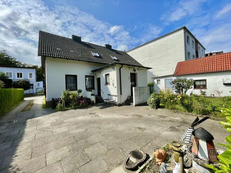 Historisches Zweifamilienhaus mit großem Hof in bester Lage von HH-Lohbrügge, Hamburg – Bild 2