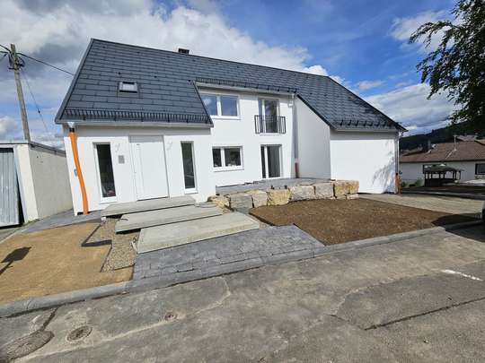 Exklusive, frisch sanierte 3-ZKB, Gartenterrasse & Garage in sonniger Toplage (wie Neubau)