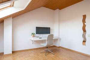 Lichtdurchflutete 2‑Zimmer‑Dachgeschosswohnung mit Balkon & Stellplatz in stadtnaher Lage – Schönbergweg 10, 72766 Sondelfingen, Reutlingen – Vorschaubild 3