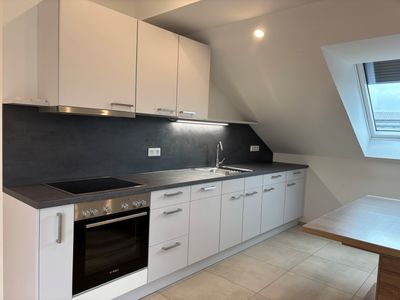 Hochwertige 2-Zimmer DG-Wohnung mit Balkon und EBK