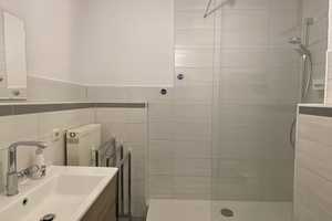 Moderne 2-Zimmer-Wohnung mit großzügigem Balkon, begehbarer Dusche, Abstellraum und Stellplatz  – Chemnitz – Vorschaubild 5
