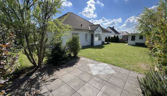 Bild von Moderner Bungalow in ruhiger Lage! Glaserfaseranschluss, Garage, pflegeleichtes Grundstück uvm.