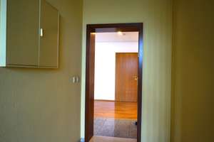 Für maximal 3 Personen: großzügig geschnittene 3-Zimmer mit Loggia, Lift und Tiefgaragenstellplatz – Ermanstraße 6, 42287 Barmen, Wuppertal – Vorschaubild 2