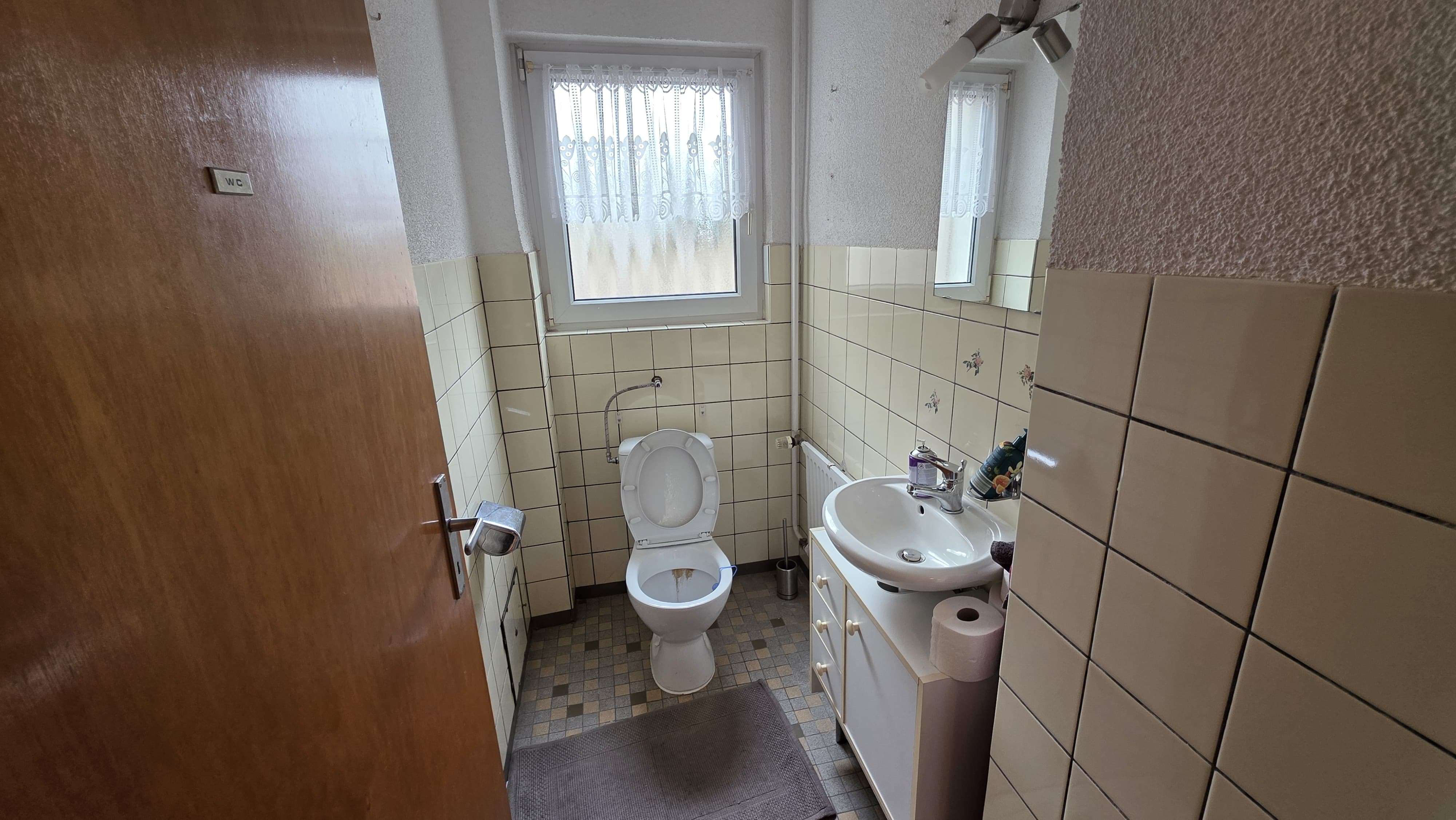 Immobilie in Philippsburg - 1-2 Familienhaus mit gutem Raumangebot und großen Garagentrakt der ideal für Hobbyhandwerker ist - Bild 23