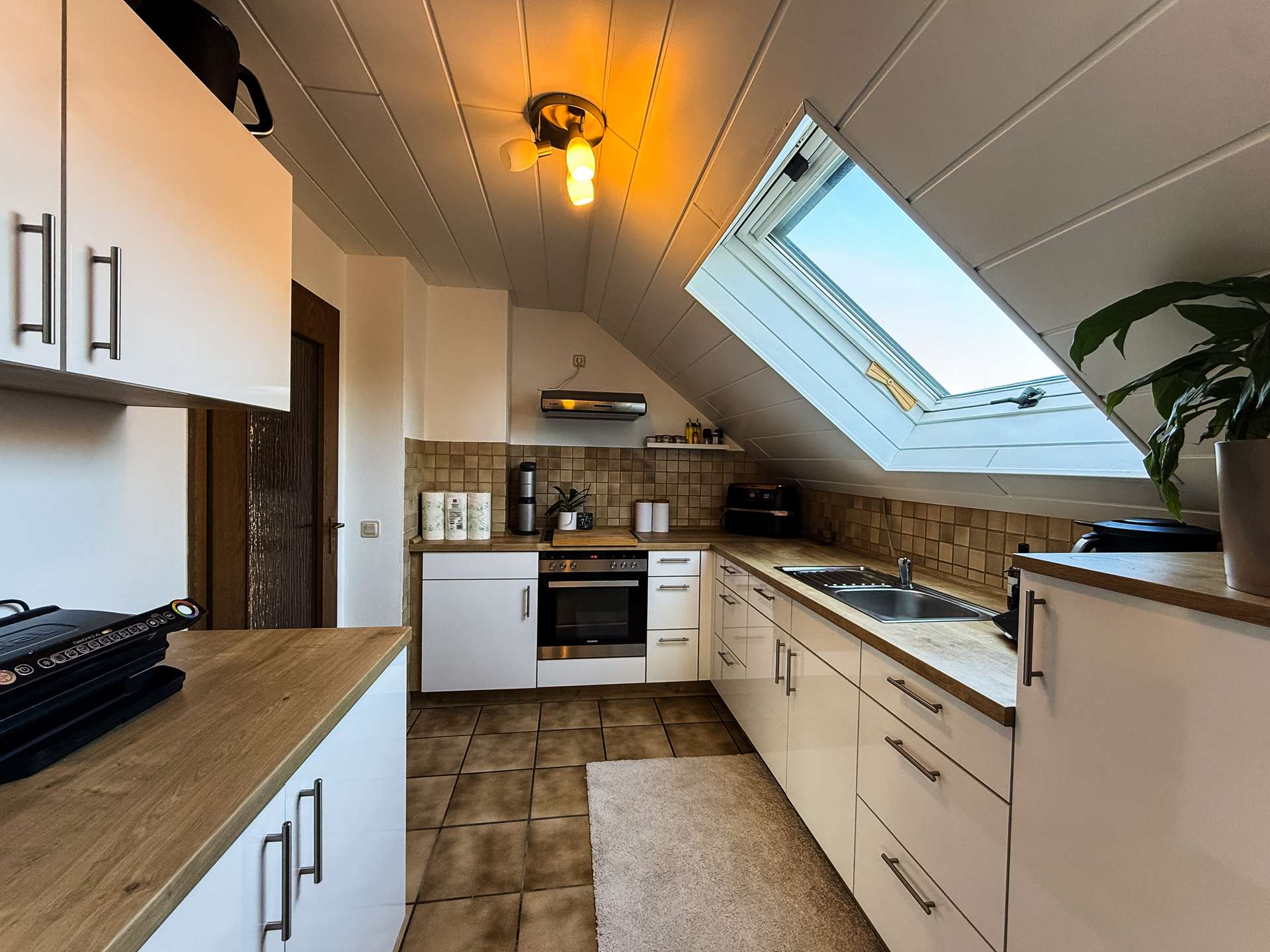 Immobilie in Overath - Zweifamilienhaus mit Terrasse & Balkon || Doppelgarage - Bild 1