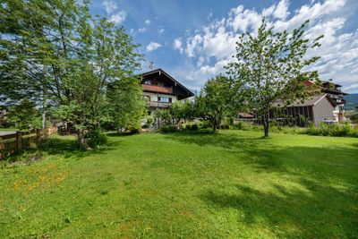 MEHRFAMILIENHAUS MIT SEEBLICK UND ENTWICKLUNGSPOTENZIAL, Bad Wiessee