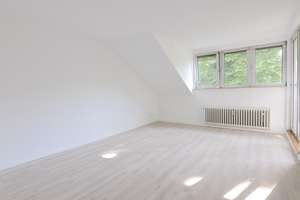 Charmante,   2 Zimmer  Dachgeschoss - Wohnung mit Balkon – Die vollständige Adresse der Immobilie erhältst du vom Anbieter., 47798 Stadtmitte, Krefeld – Vorschaubild 2