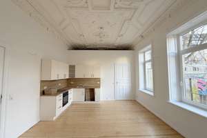 - Prachtvolle Stuckdecken - Stilvolle 3-Zimmer Altbauwohnung mit hohen Decken – Am Dobben 70, 28203 Ostertor, Bremen – Vorschaubild 7