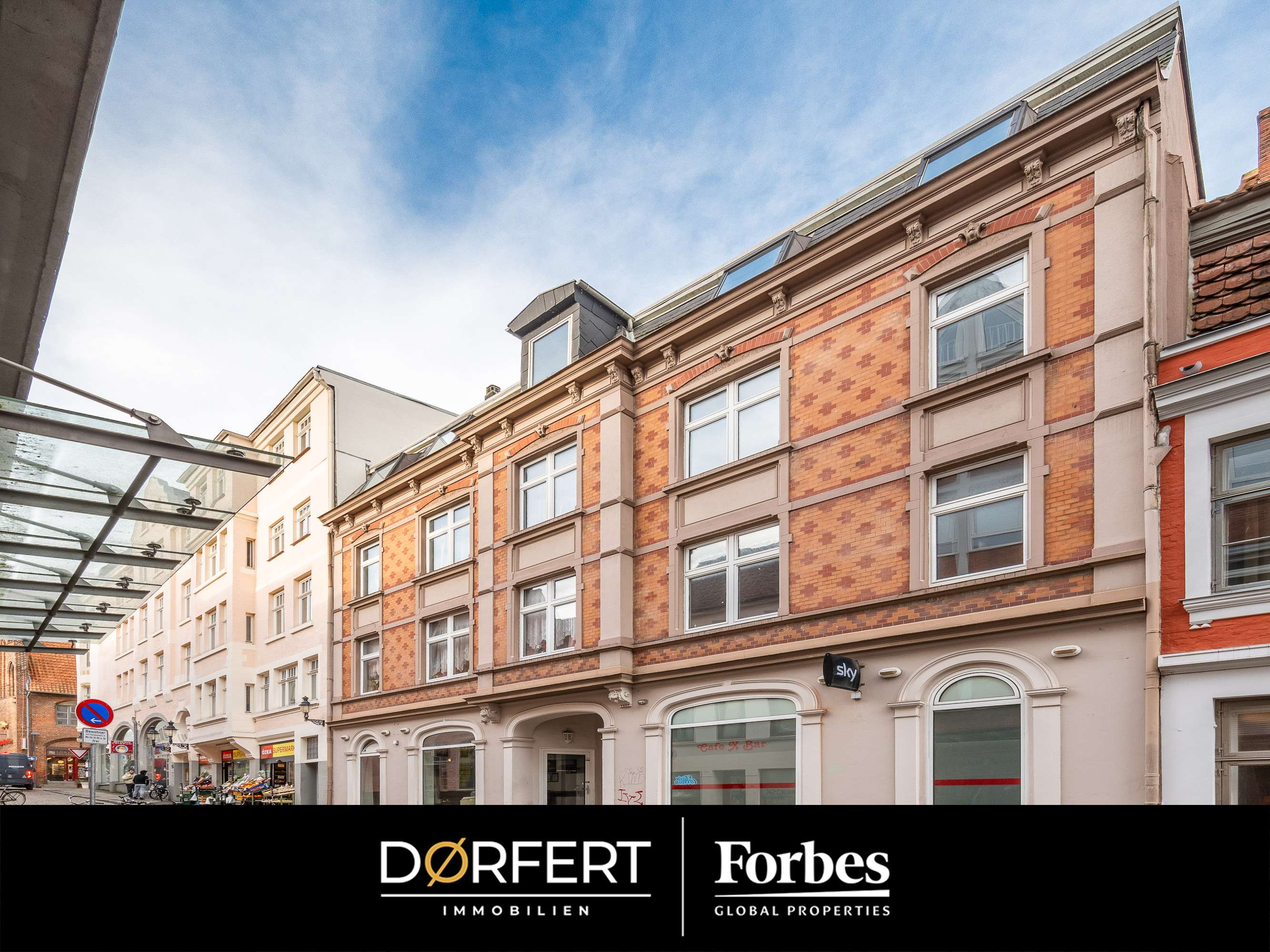 Lübeck I Aufgeteiltes Zinshaus mit Gewerbe und Wohneinheiten auf Altstadt-Insel mit Dachterrasse, Lübeck – Bild 1