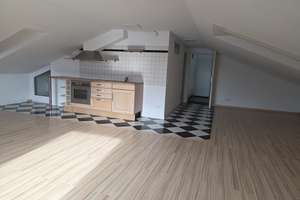 Grosse 1 Zimmer Dachwohnung in 78224 Singen Süd zu vermieten – Industriestrasse 12, 78224 Singen (Hohentwiel) – Vorschaubild 4