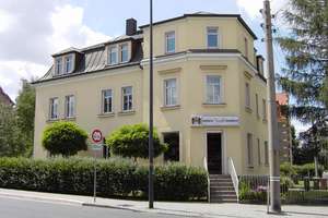2 Zimmer Wohnung, 1. OG, Laminat, Tageslichtbad mit Dusche, Stellplatz im Hof