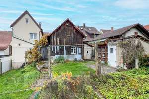 SANIERUNGSBEDÜRFTIGES EFH MIT SCHEUNE & EINZELGARAGE IM HERZEN VON PLIEZHAUSEN! – Die vollständige Adresse der Immobilie erhältst du vom Anbieter., 72124 Pliezhausen – Vorschaubild 2
