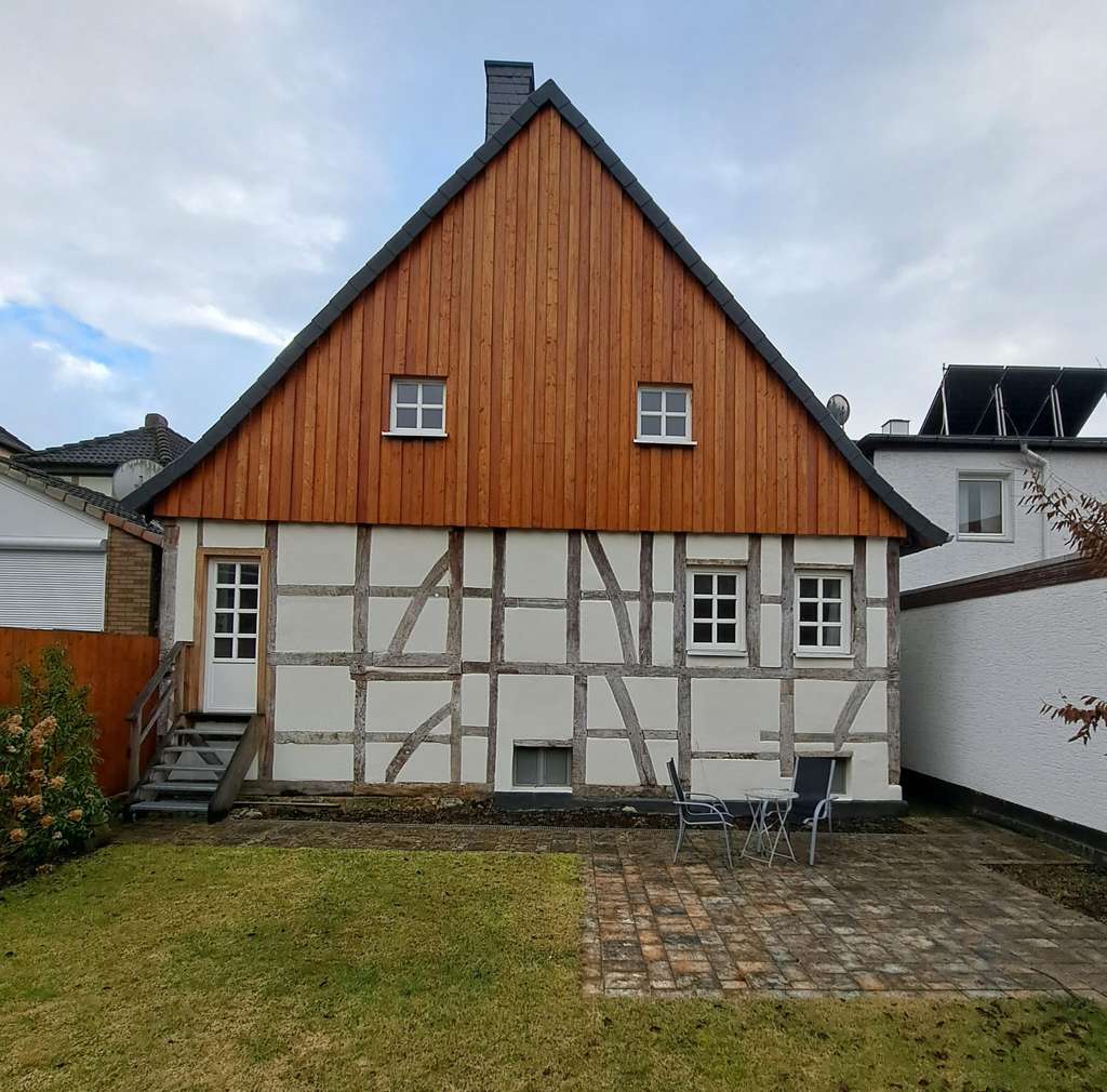 Immobilie in Bad Münder am Deister - Zweifamilienhaus mit Garage in zentraler Lage von Bad Münder am Deister - Bild 1