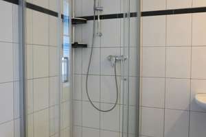 SCHÖNE SANIERTE ALTBAUWOHNUNG MIT EINBAUKÜCHE IM HERZEN VON DÜSSELDORF ELLER – 40229 Eller, Düsseldorf – Vorschaubild 16