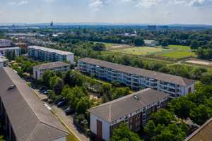 Modern, großer Balkon, hervorragende Wärmedämmung, absolut ruhig – Oheriedentrift 28, 30539 Hannover – Vorschaubild 2