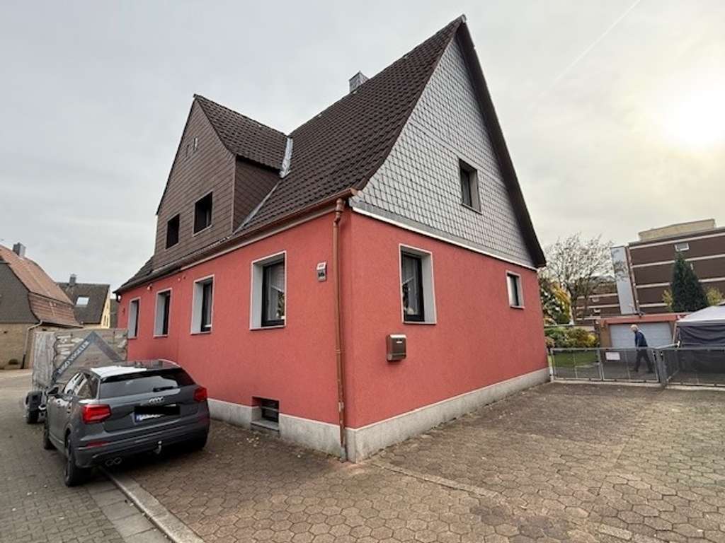 Gemütliche DHH mit Keller, Garage und Carport und schönem Grundstück!