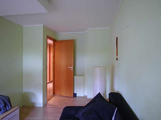 Attraktive Doppelhaushälfte mit Kamin, Pool und Sauna auf kleinem Grundstück - Bild 7