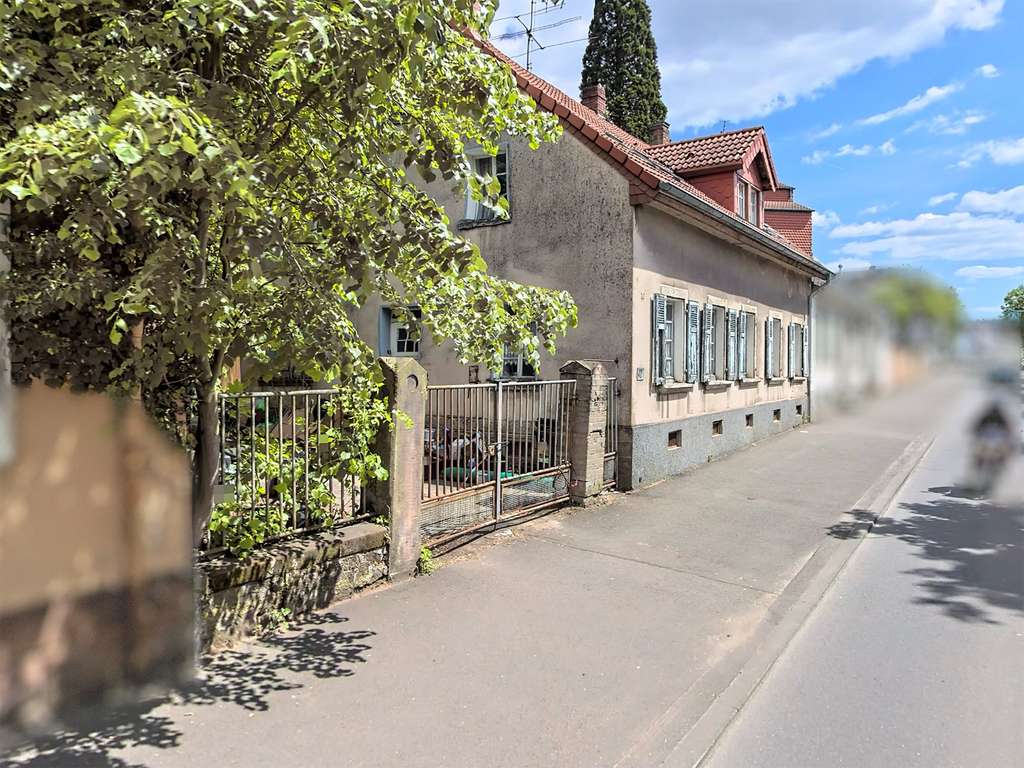 Entwickelbares Grundstück mit Altbestand in zentraler Lage von Homburg