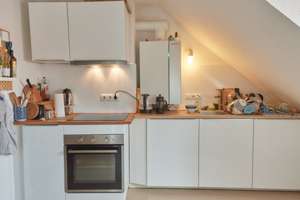 Modernisierte DG-Wohnung am Ringpark — hell, ruhig, mit EBK und Gartenanteil  – Leiblstraße 4, 97072 Altstadt, Würzburg – Vorschaubild 3
