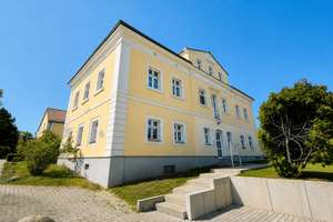 *Denkmal-Kapitalanlage* – vermietete 1,5-Zi.-Wohnung mit Tageslichtbad, EBK u. Stellplatz in DD-Luga