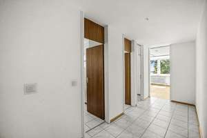 3-Zimmer-Wohnung in Freiburg-Betzenhausen: Balkon, Tiefgaragenplatz, Parkett & Stadtbahn vor der Tür – 79114 Alt-Betzenhausen, Freiburg im Breisgau – Vorschaubild 8