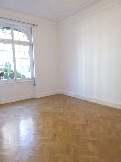 Schicke Altbauwohnung V-E-R-M-I-E-T-E-T... image 3