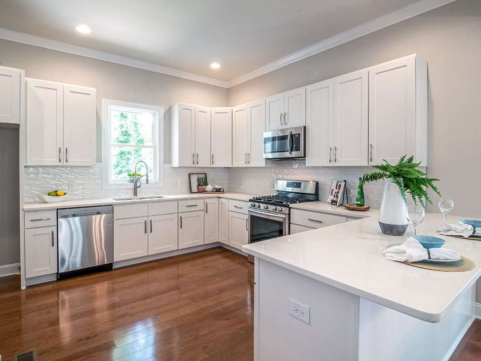 Küche mit Holzboden