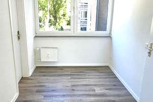 Frisch renovierte 2-Zimmer-Wohnung mit Balkon und modernem Bad! – Spinozastr. 20, 45279 Freisenbruch, Essen – Vorschaubild 1