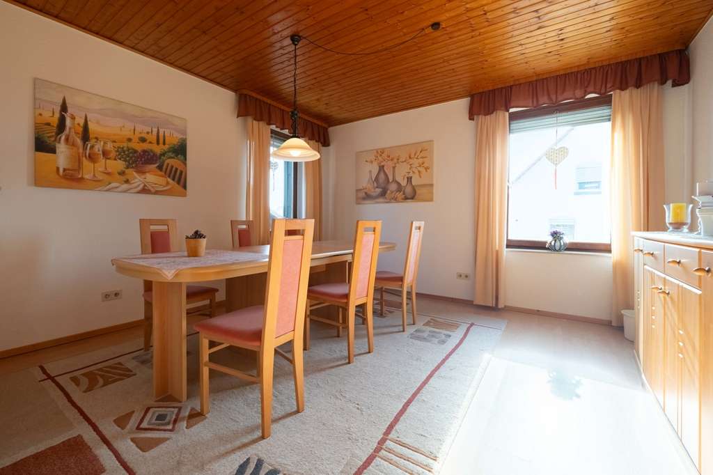 Immobilie in Neustadt - Zweifamilienhaus mit Scheune in guter Lage von Neustadt - Bild 2