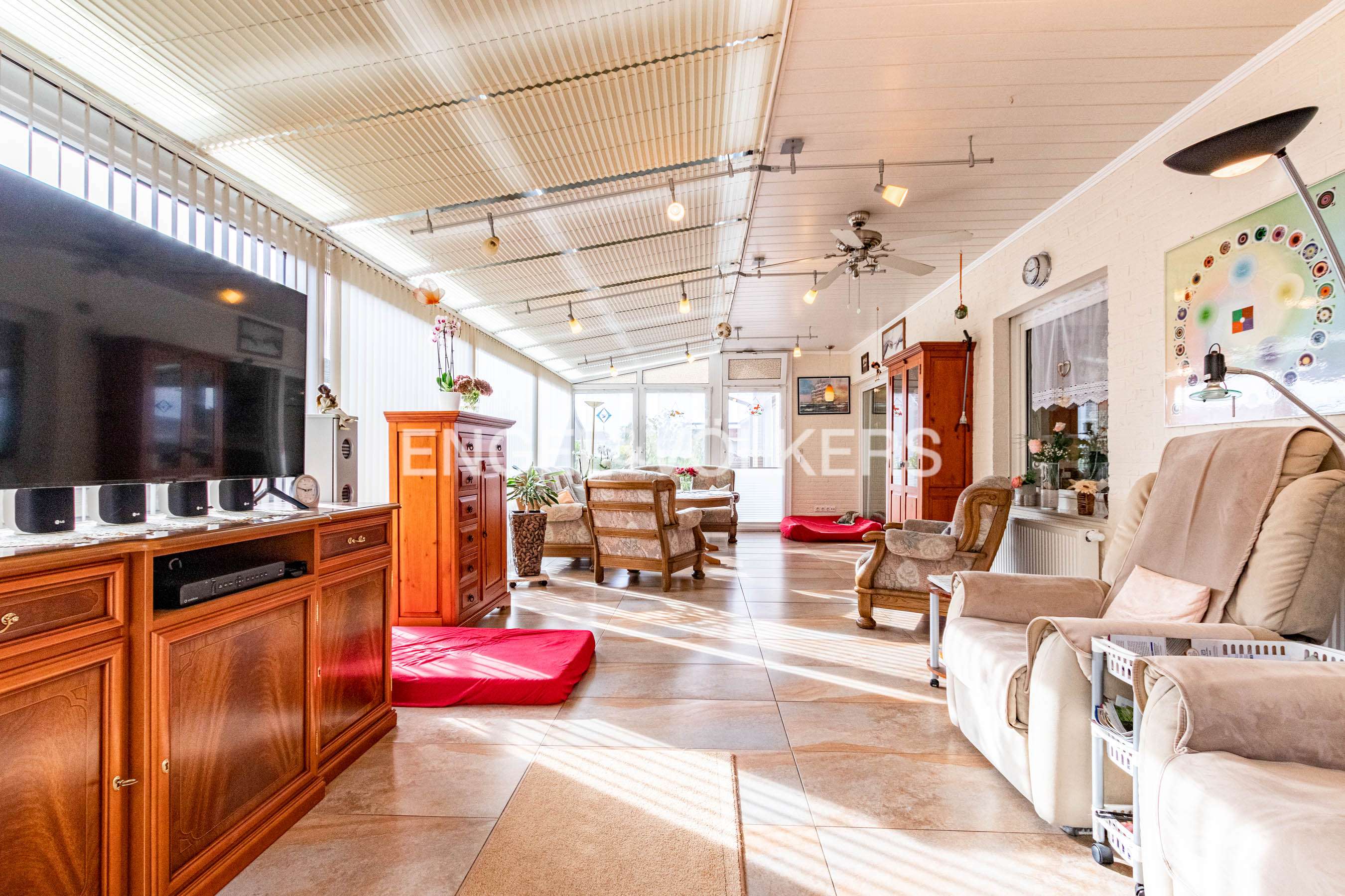 Immobilie in Rhauderfehn - Gepflegtes 3-Parteienhaus zur vielseitigen Nutzung in bevorzugter Lage! - Bild 2