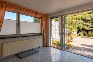 Bezugsfreies Zweifamilienhaus mit Schwimmteich, Wintergarten und parkähnlichem Grundstück – 33729 Heepen, Bielefeld – Vorschaubild 6