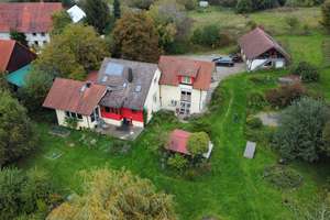 Geräumiges 8-Zimmer Zweifamilienhaus mit Doppelgarage und Einliegerwohnung – Die vollständige Adresse der Immobilie erhältst du vom Anbieter., 88634 Herdwangen-Schönach – Vorschaubild 3