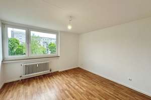 Befristete 4-Zimmer-Wohnung mit Balkon