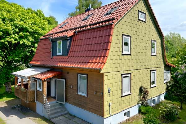 Gepflegtes Ein- bis Zweifamilienhaus mit großzügigem Grundstück und Nebengebäuden