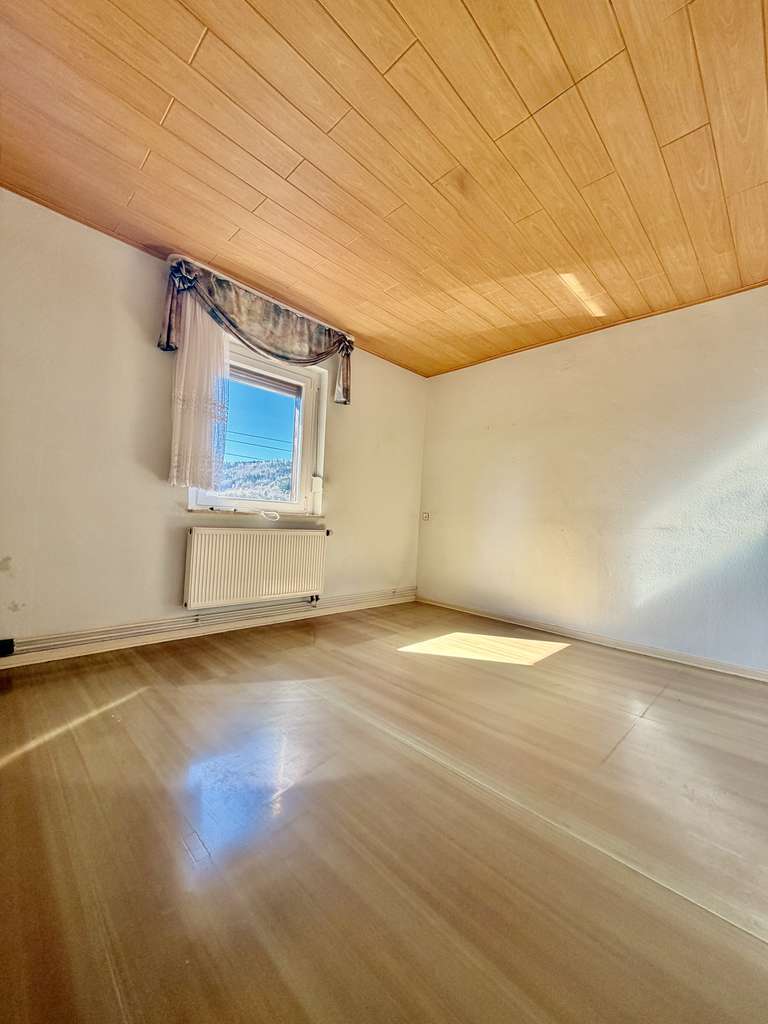 Immobilie in Zella-Mehlis - Charmante Immobilie mit Potenzial und herrlichem Bergblick - Bild 1